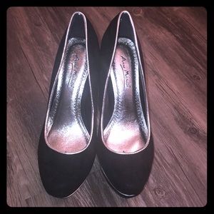 Women’s black heels